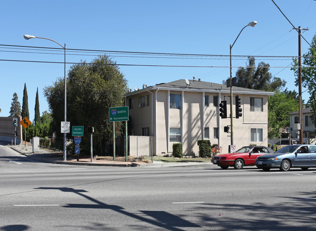 15531 Victory Blvd in Van Nuys, CA - Building Photo - Building Photo