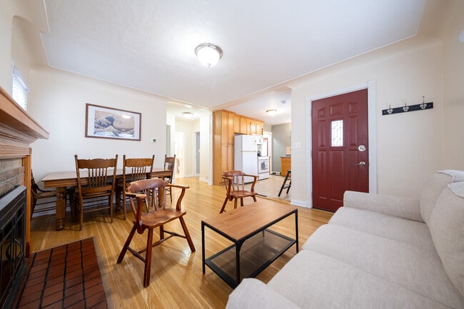 6057 Clinton Ave in Minneapolis, MN - Building Photo - Building Photo