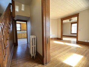451 W 16th St in Dubuque, IA - Foto de edificio - Building Photo