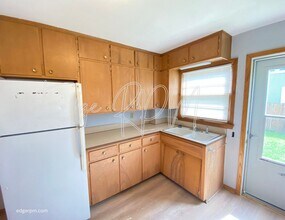 222 Walnut St in Cedar Falls, IA - Building Photo - Building Photo