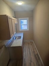 28 Revere Rd in Longmeadow, MA - Foto de edificio - Building Photo