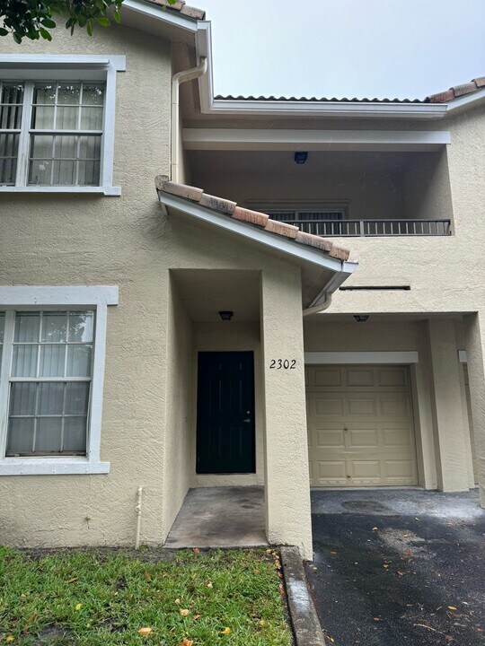 2302 Belmont Ln in North Lauderdale, FL - Building Photo