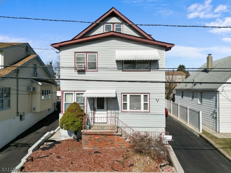 101 Dewey Ave in Totowa, NJ - Building Photo