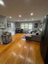 210 Bergenline Ave in Union City, NJ - Foto de edificio - Building Photo