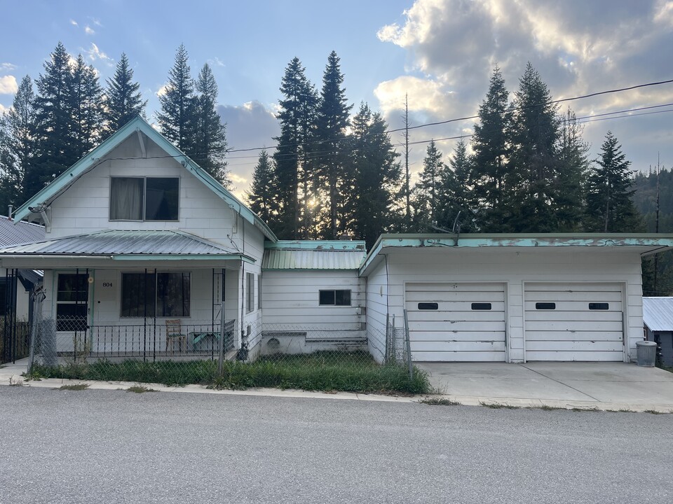 804 Third St in Mullan, ID - Building Photo