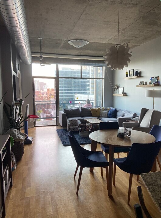 125 E 13th St, Unit 811 in Chicago, IL - Building Photo