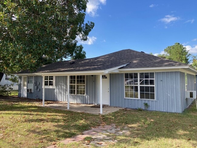 property at 6 W Sirmans Ave