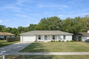 510 Donna Dr in Brandon, FL - Building Photo