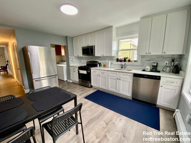 46 Brookley Rd, Unit 3 in Boston, MA - Building Photo - Building Photo