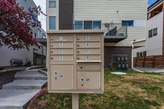 1711 Hooker St in Denver, CO - Foto de edificio - Building Photo