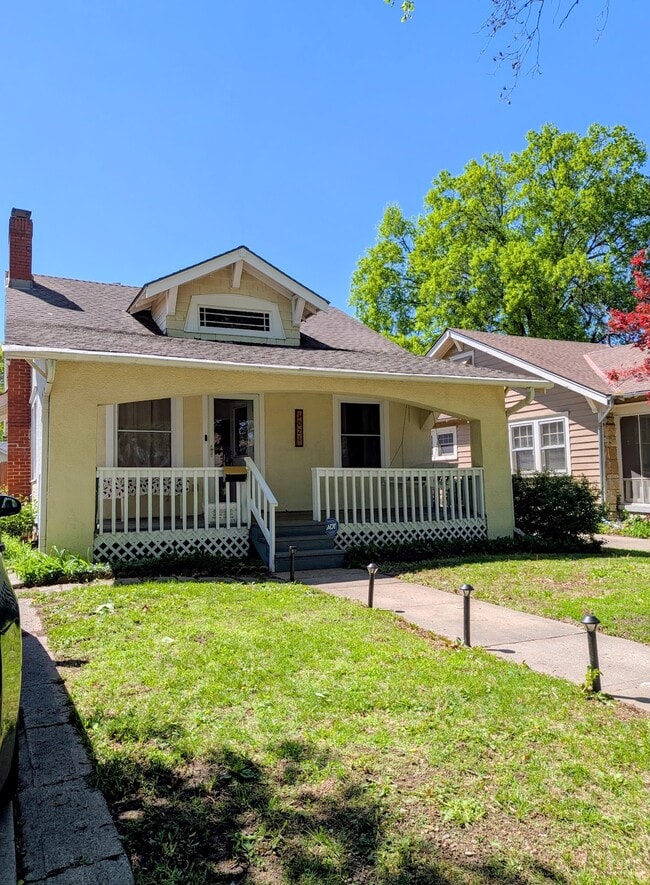 1021 E 76th St in Kansas City, MO - Foto de edificio - Building Photo