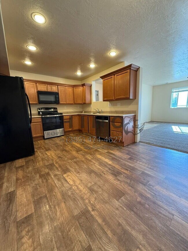 property at 6941 Village River Ln