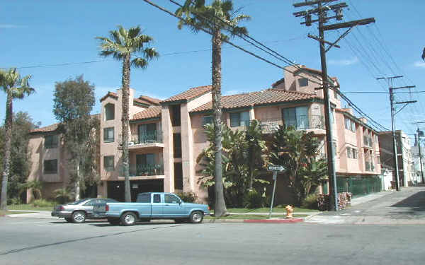 28-36 Cerritos Ave in Long Beach, CA - Foto de edificio - Building Photo