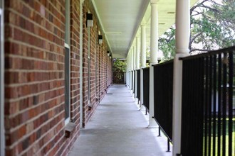 Pine Square Apartments in Baton Rouge, LA - Building Photo - Building Photo