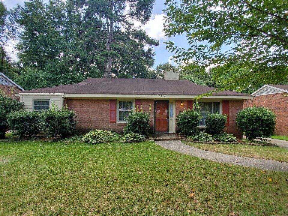 8416 Country Oaks Rd in Charlotte, NC - Building Photo