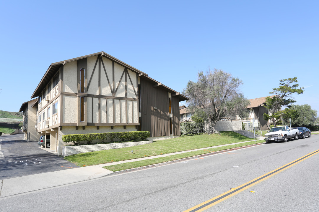 The Oaks Apartments in Thousand Oaks, CA - Foto de edificio