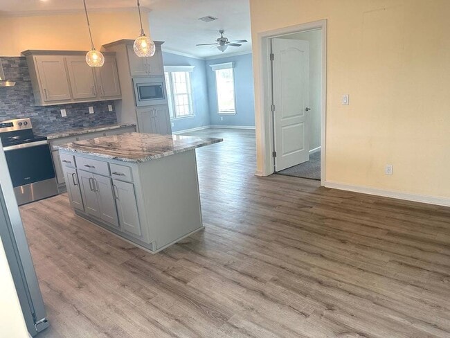 property at 40940 Roselle Lp