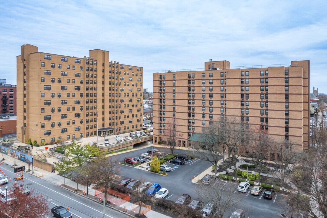 Ruoff Tower in Lancaster, PA - Building Photo