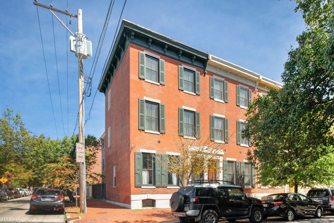 1739 Wallace St in Philadelphia, PA - Building Photo