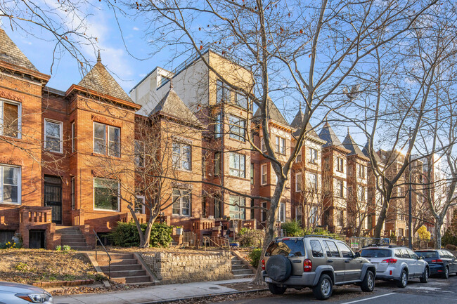 1461 Chapin St NW in Washington, DC - Building Photo - Building Photo