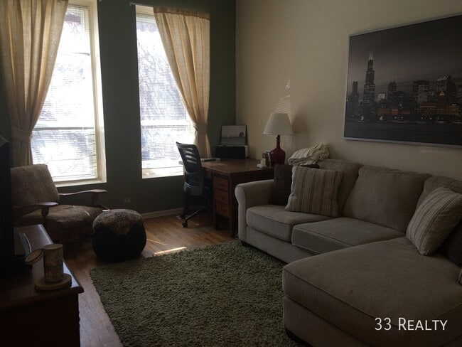 2028 W Armitage Ave in Chicago, IL - Building Photo - Building Photo