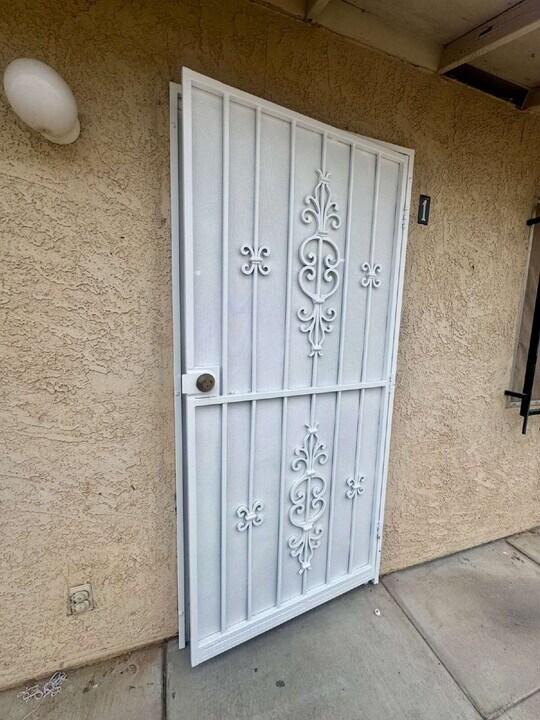 1524 Henry Ave in Las Vegas, NV - Foto de edificio