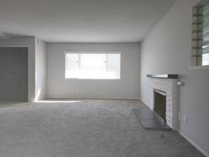 24613 Falena Ave in Lomita, CA - Foto de edificio - Building Photo