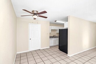 8113 Jefferson Park Dr in Baton Rouge, LA - Building Photo - Building Photo