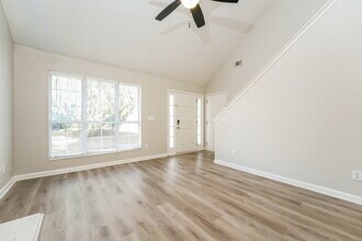 6576 Browns Mill Ferry Dr in Stonecrest, GA - Foto de edificio - Building Photo