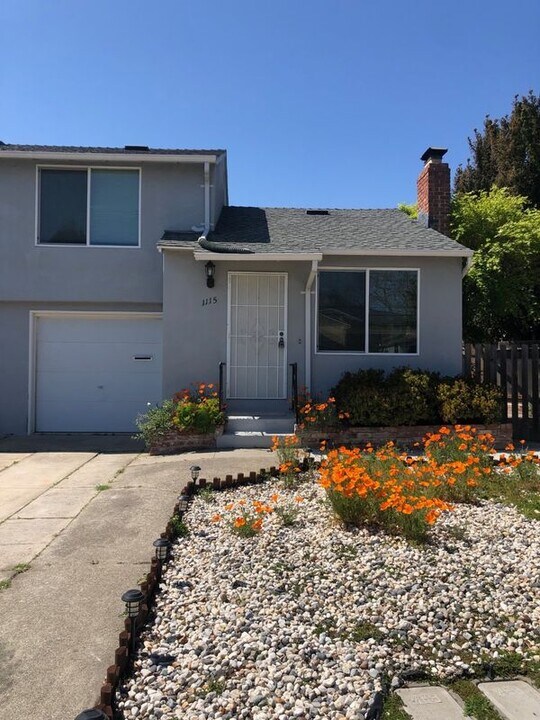 1115 Sunnybrae Blvd in San Mateo, CA - Building Photo