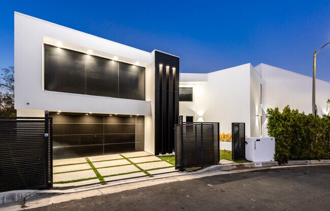 7567 Hermes Dr in Los Angeles, CA - Building Photo - Building Photo
