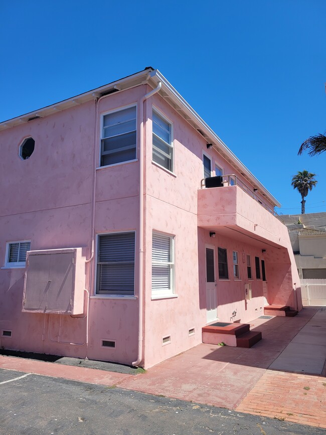 4008 Mission Blvd in San Diego, CA - Foto de edificio - Building Photo