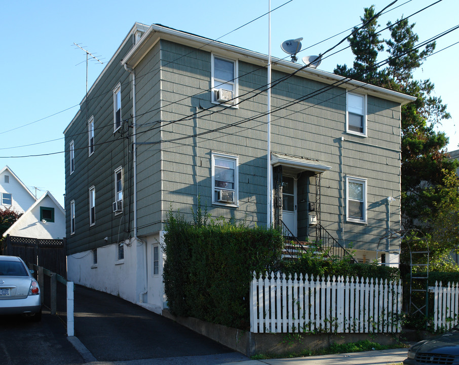 12 Fawcett St in Port Chester, NY - Foto de edificio