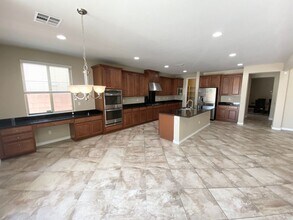 7244 White Bloom Ave in Las Vegas, NV - Building Photo - Building Photo