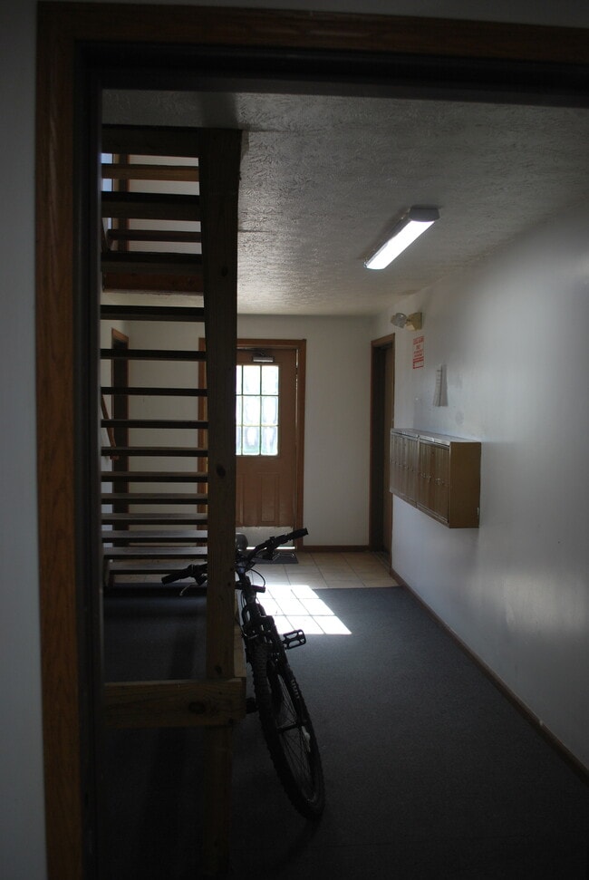 176 Littleton St, Unit 11 in West Lafayette, IN - Foto de edificio - Building Photo