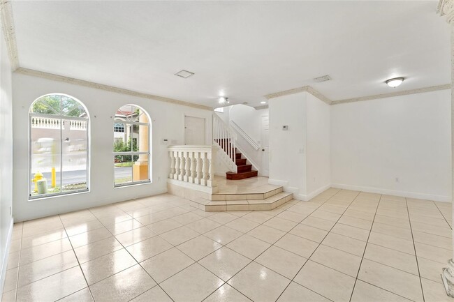 10819 NW 51st Ln in Doral, FL - Building Photo - Building Photo