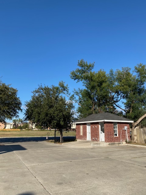 McAllen Square Apartments in McAllen, TX - Foto de edificio - Building Photo