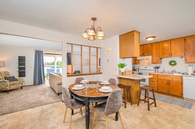 1207 W Ridgeview Dr in Appleton, WI - Building Photo - Building Photo