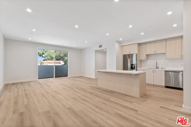 6603 Fulton Ave-Unit -204 in Los Angeles, CA - Building Photo - Building Photo