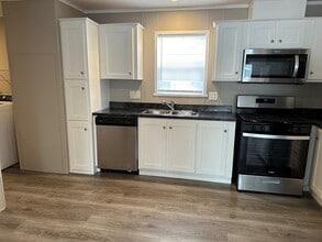 38 Canal Dr in Pontiac, MI - Building Photo - Building Photo