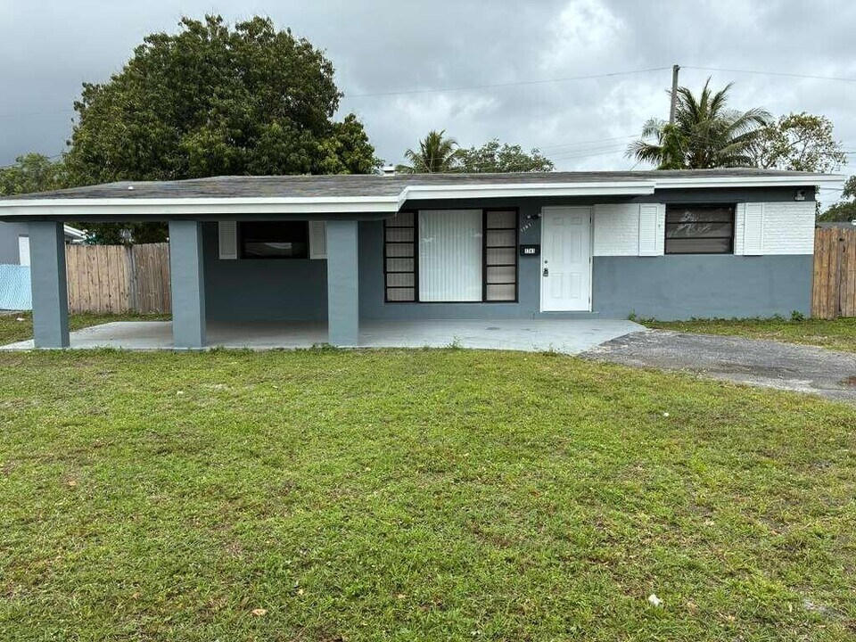 1741 NW 27th Ave in Fort Lauderdale, FL - Building Photo