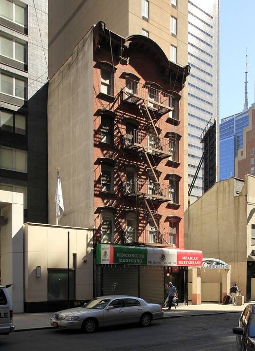 307 W 39th St in New York, NY - Building Photo