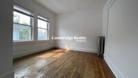 24 Chetwynd Rd, Unit 2R in Somerville, MA - Foto de edificio - Building Photo