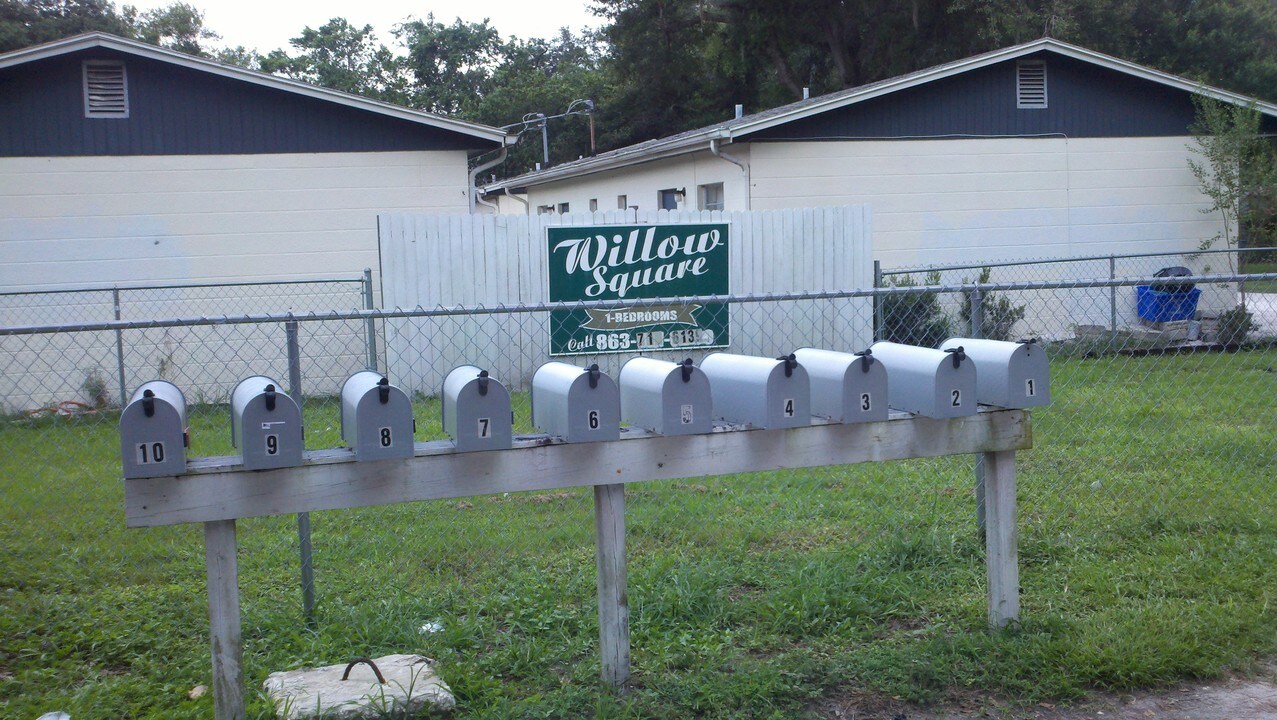 Willow Square in Mulberry, FL - Building Photo