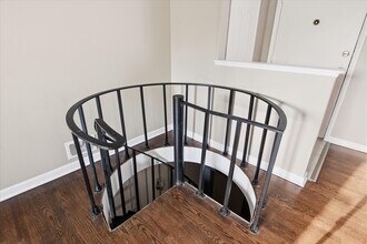 4916 Crescent Ave in Kansas City, MO - Foto de edificio - Building Photo