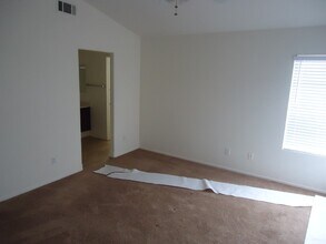 2122 Empresa Ln in Oxnard, CA - Foto de edificio - Building Photo