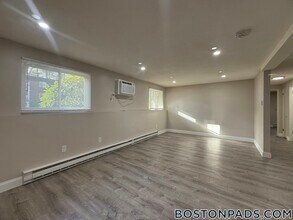 310 Thompson Rd in Webster, MA - Foto de edificio - Building Photo