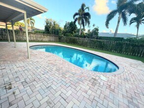 4834 Willow Dr in Boca Raton, FL - Building Photo - Building Photo