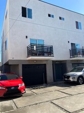 600 W 49th St in Los Angeles, CA - Building Photo - Building Photo