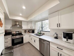 1224 S Saltair Ave, Unit 4 in Los Angeles, CA - Foto de edificio - Building Photo